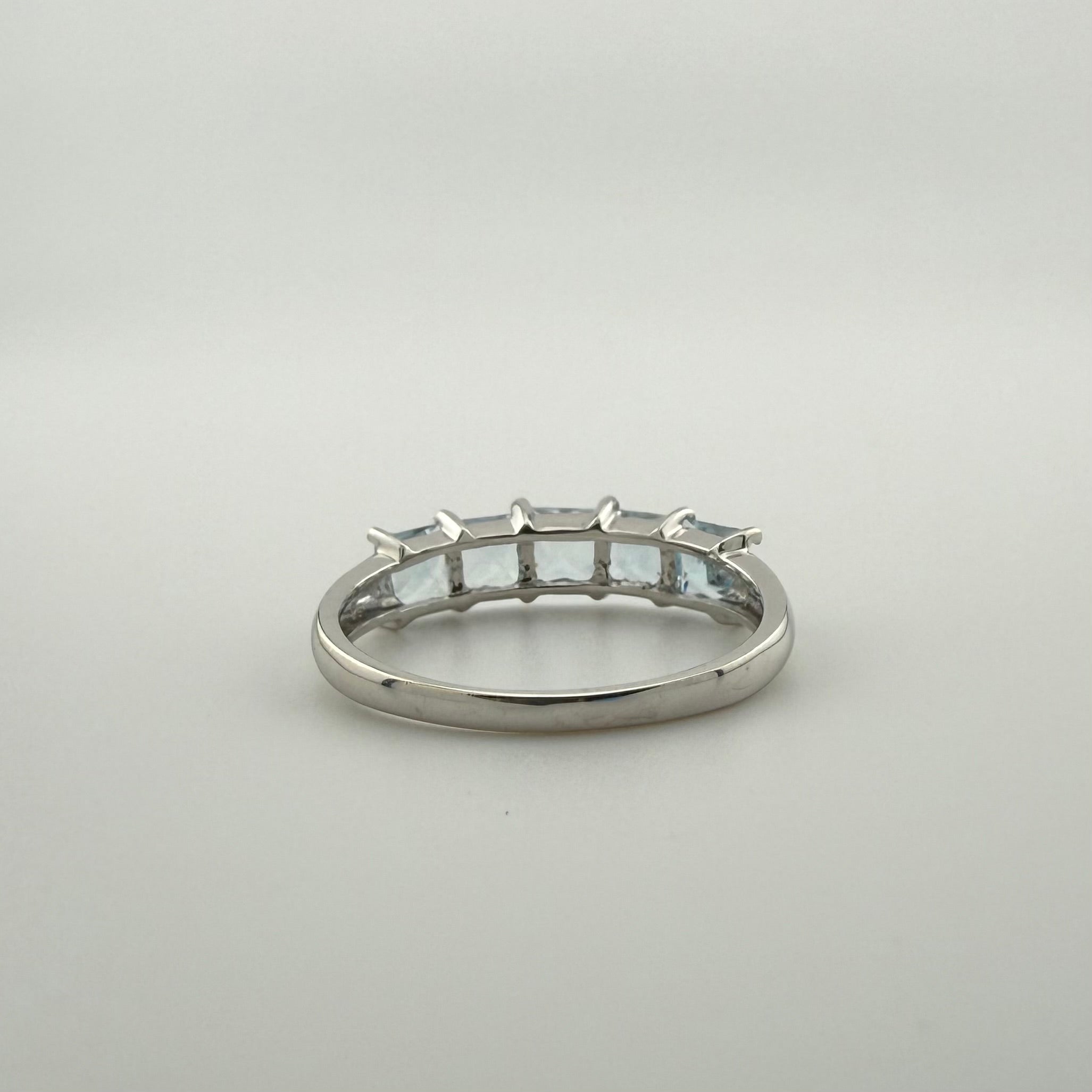 9ct White Gold Five-Stone Aquamarine Ring - Size Q