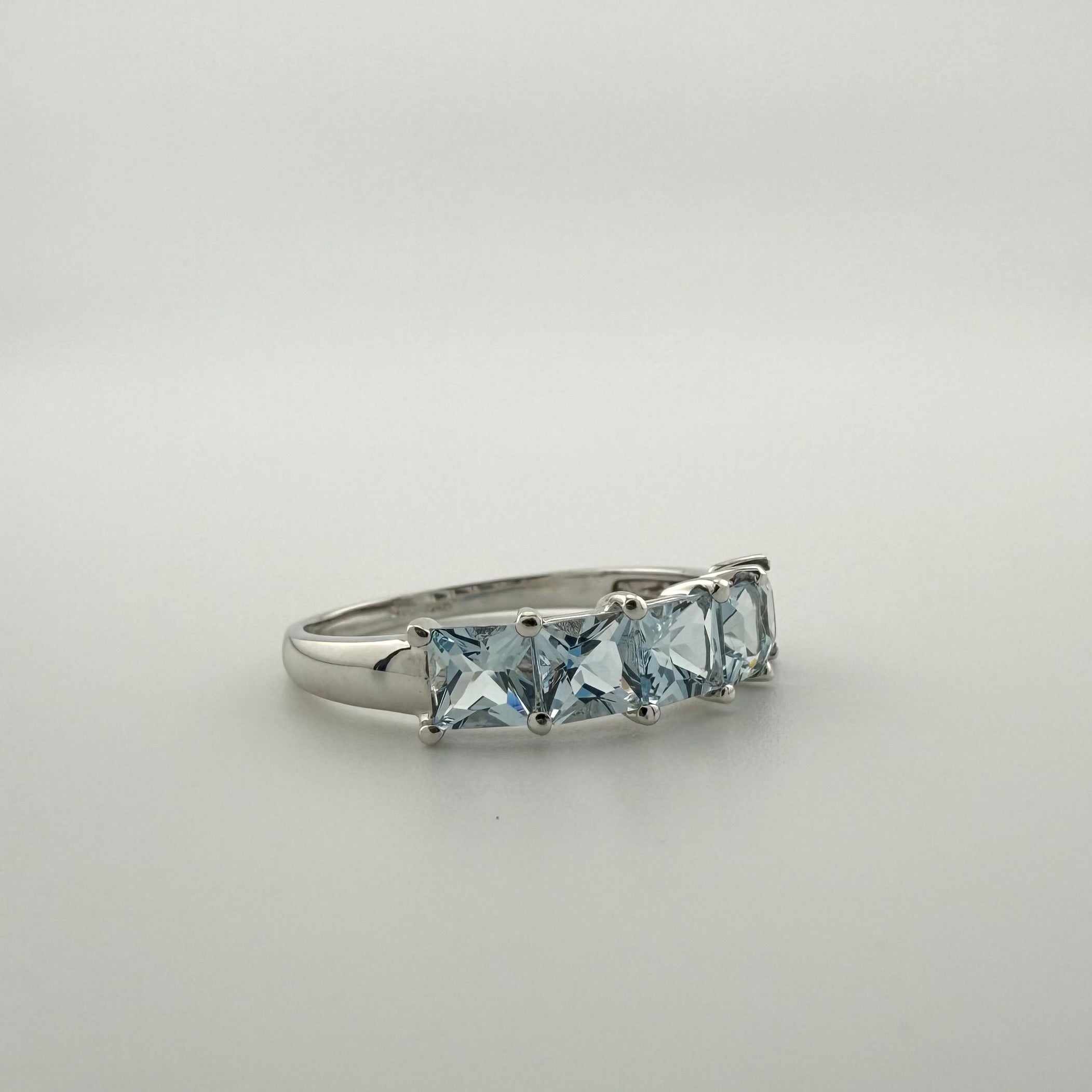 9ct White Gold Five-Stone Aquamarine Ring - Size Q