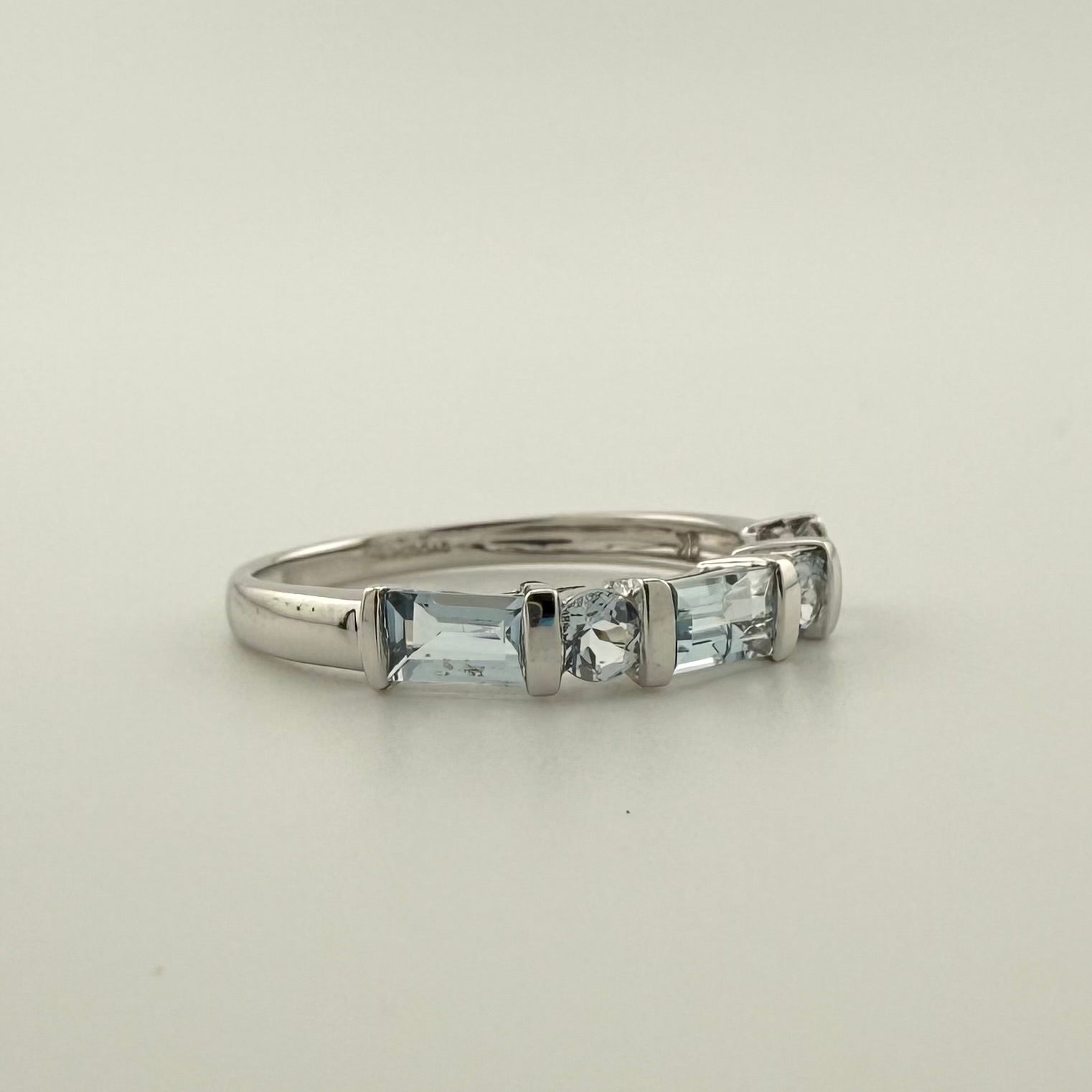 9ct White Gold Aquamarine Multi-Stone Ring - Size P 1/2