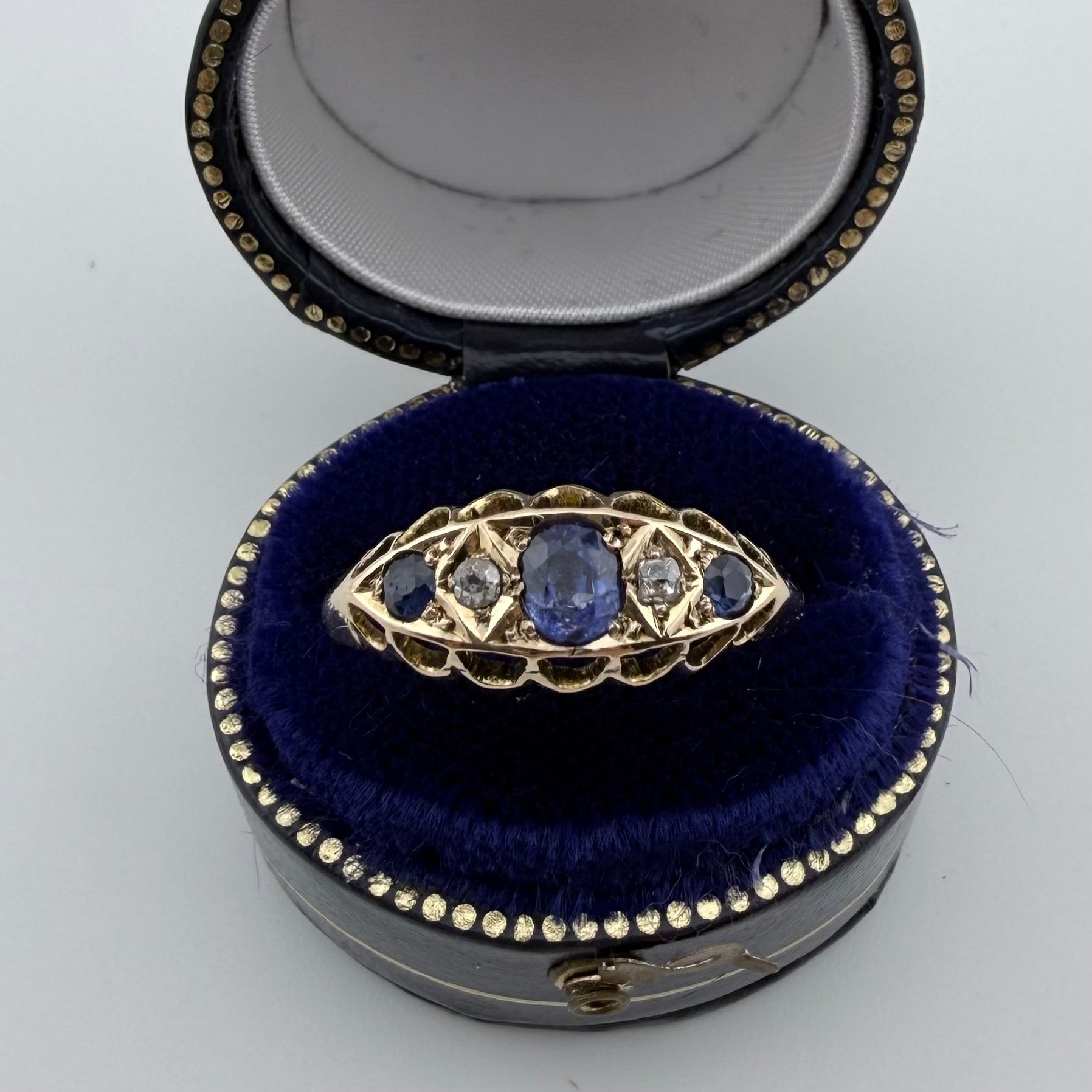 18ct Yellow Gold Antique Sapphire & Diamond Ring c.1863