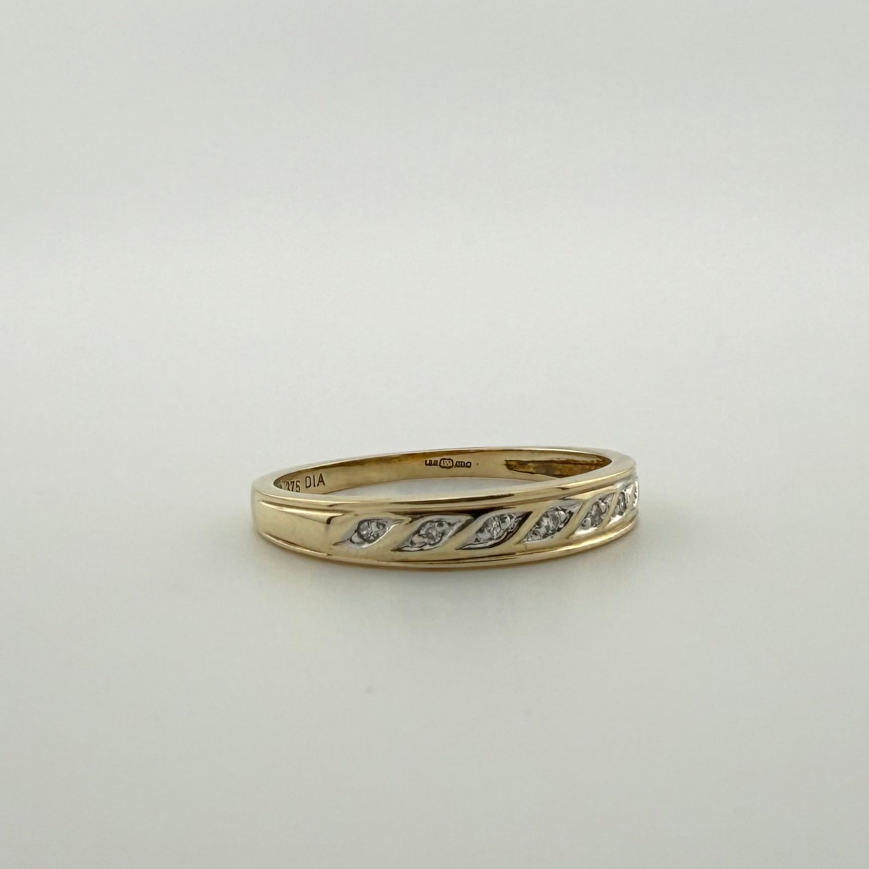 9ct Yellow Gold Diamond Band Ring - Size M