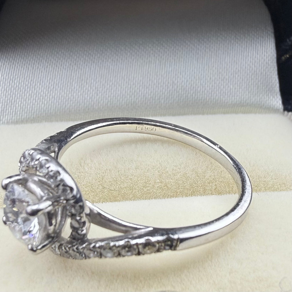 Platinum 0.70ct IGI-Certified Lab-Grown Diamond Twist Ring, E VS1