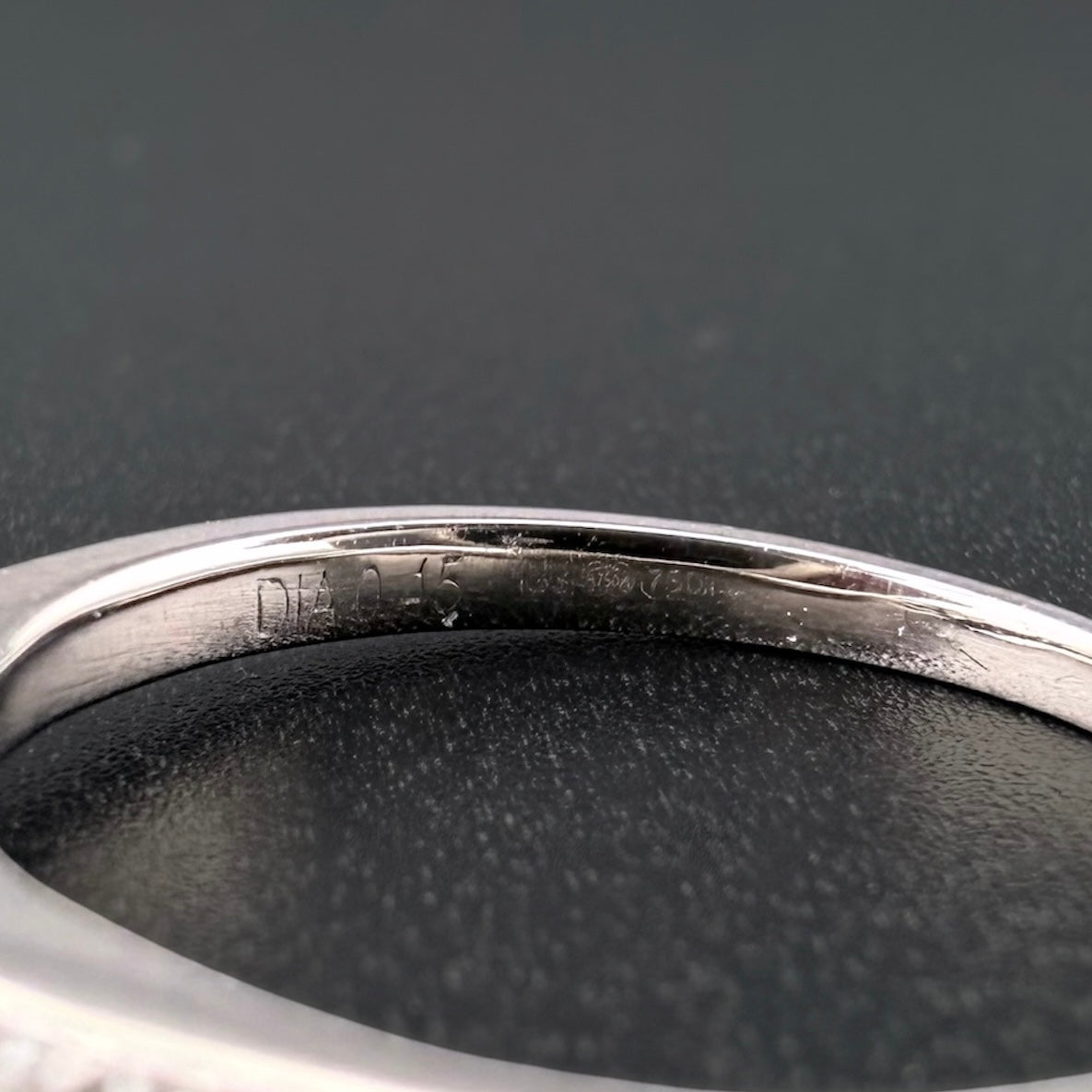 18ct White Gold Natural Diamond Ring - Size M 1/2