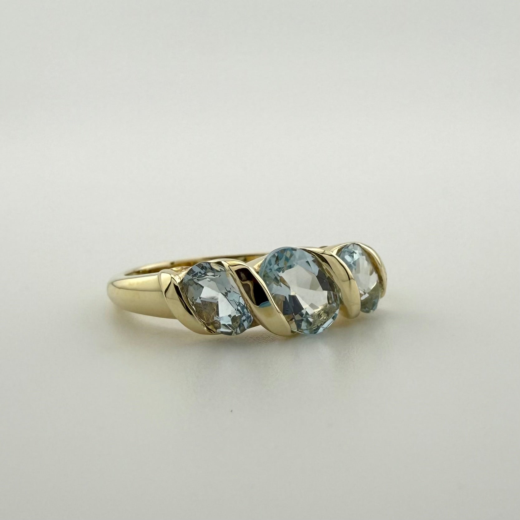 9ct Yellow Gold Triple Oval Aquamarine Ring - Size P