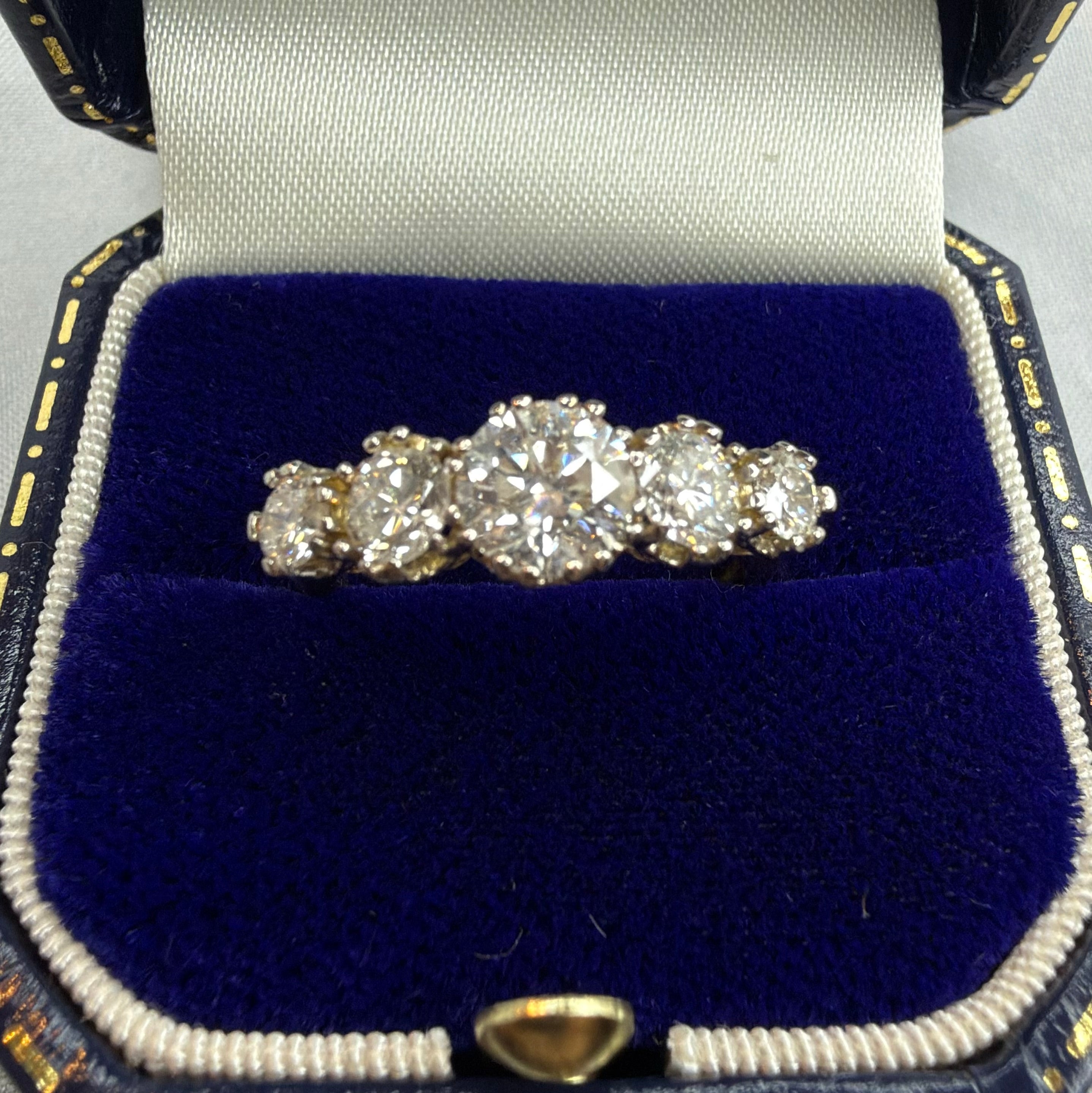 18ct gold 1.3ct Diamond Ring - Size L