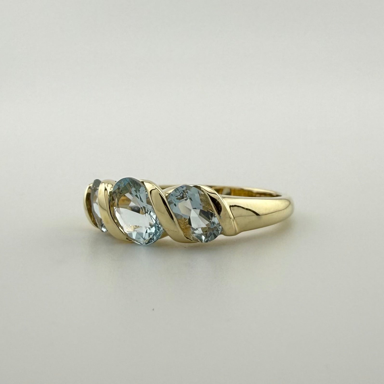 9ct Yellow Gold Triple Oval Aquamarine Ring - Size P