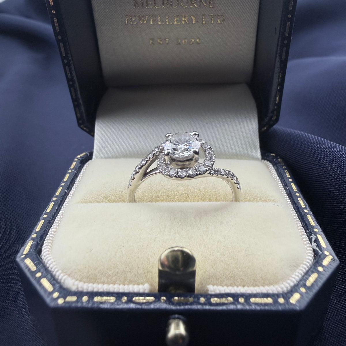 Platinum 0.70ct IGI-Certified Lab-Grown Diamond Twist Ring, E VS1