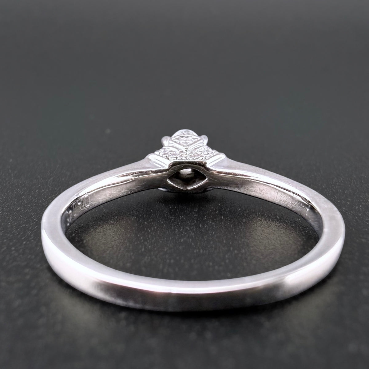 18ct White Gold Natural Diamond Ring - Size M 1/2