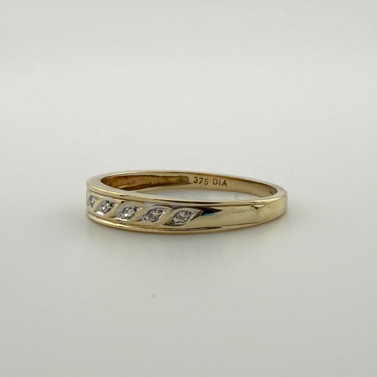 9ct Yellow Gold Diamond Band Ring - Size M