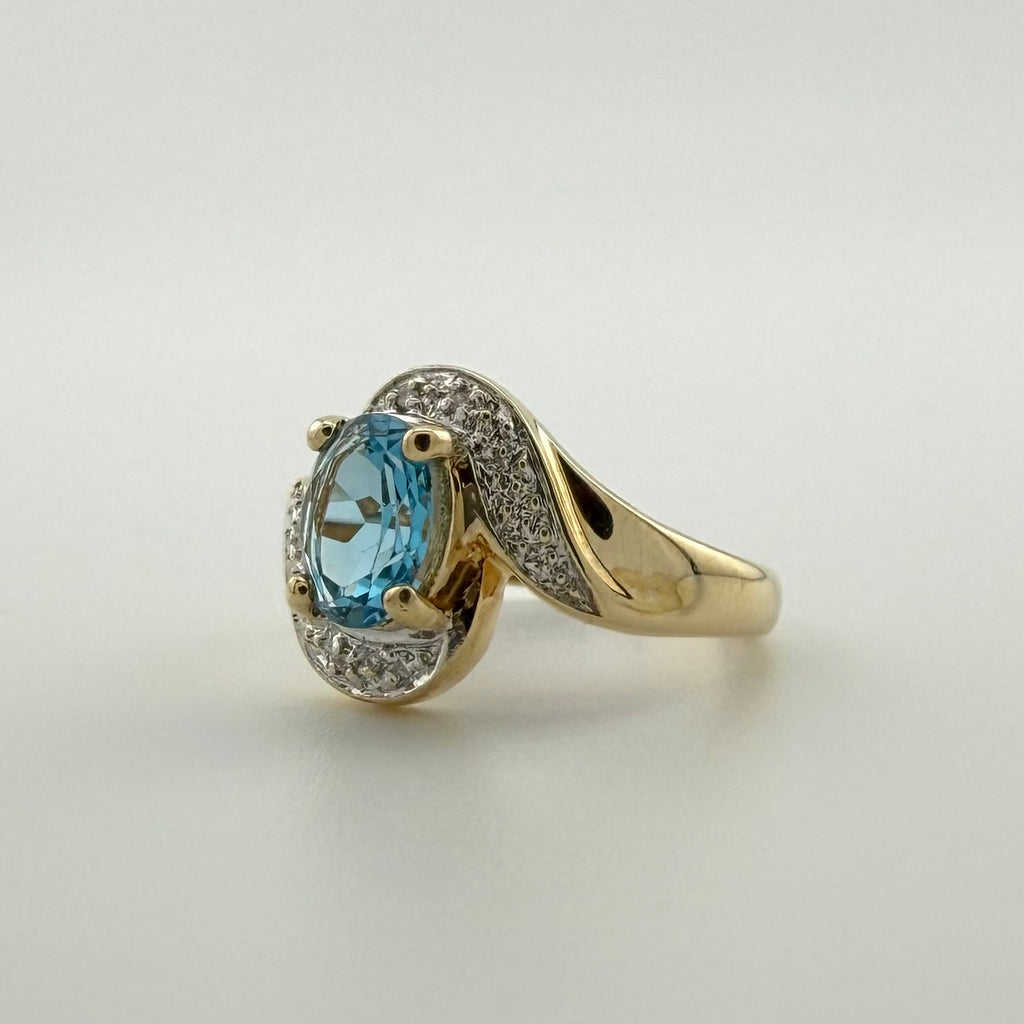 9ct Yellow Gold Oval Blue Topaz & Diamond Ring - Size I 1/2