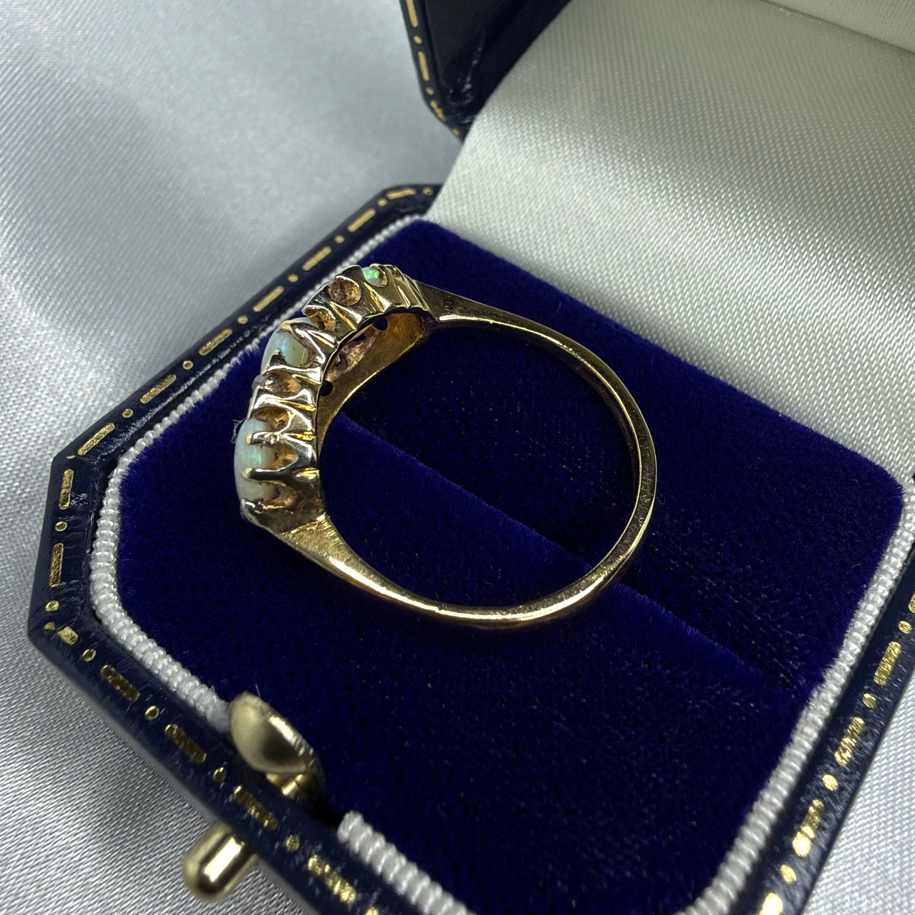 18ct gold Opal and Diamond Ring - Size O 1/2