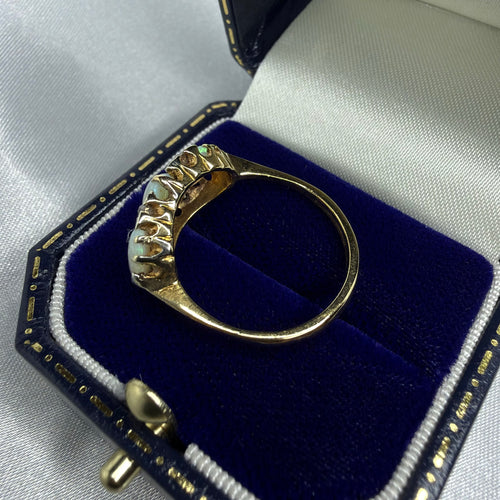 18ct gold Opal and Diamond Ring - Size O 1/2