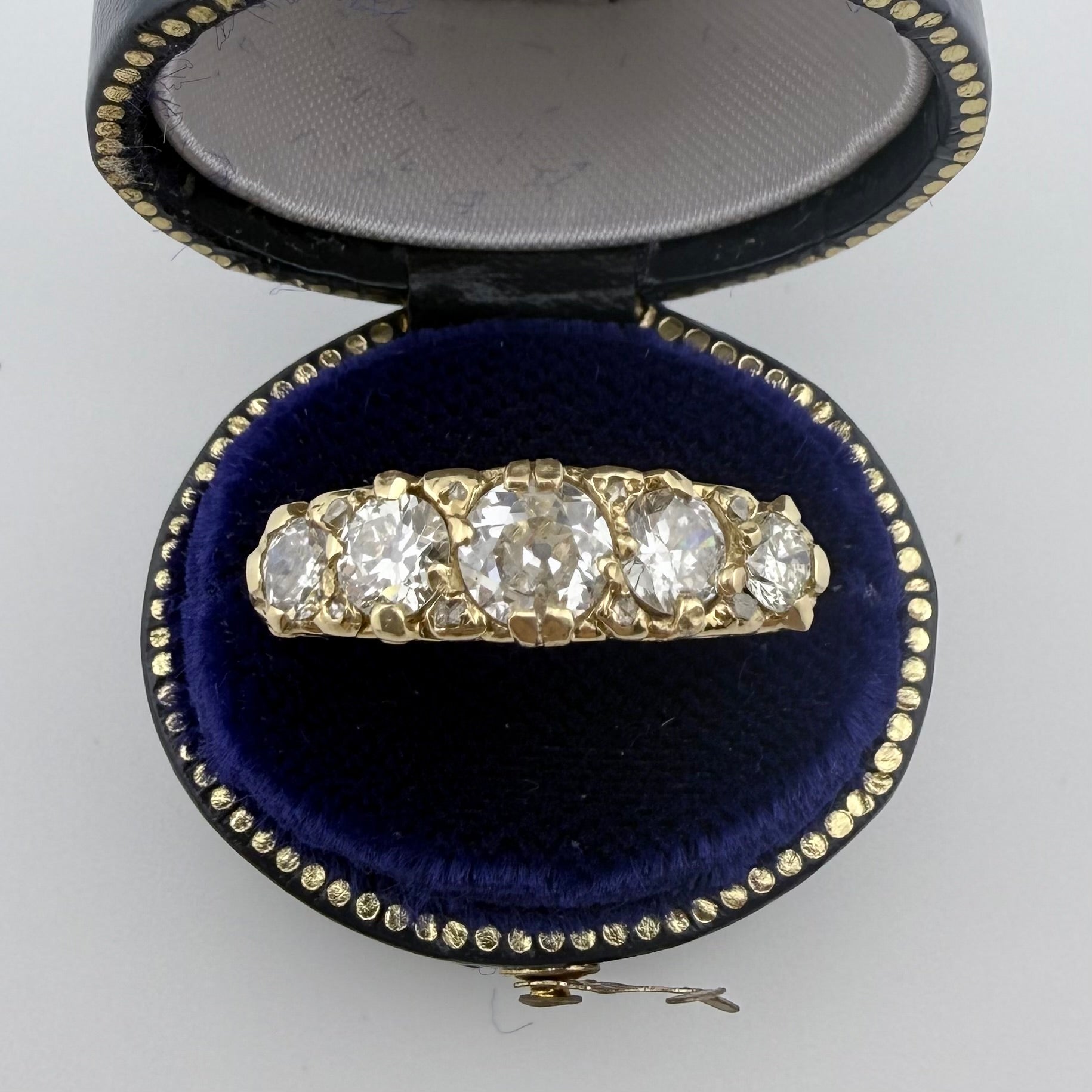 18ct Yellow Gold Antique Diamond Ring  approx. 1.5ct