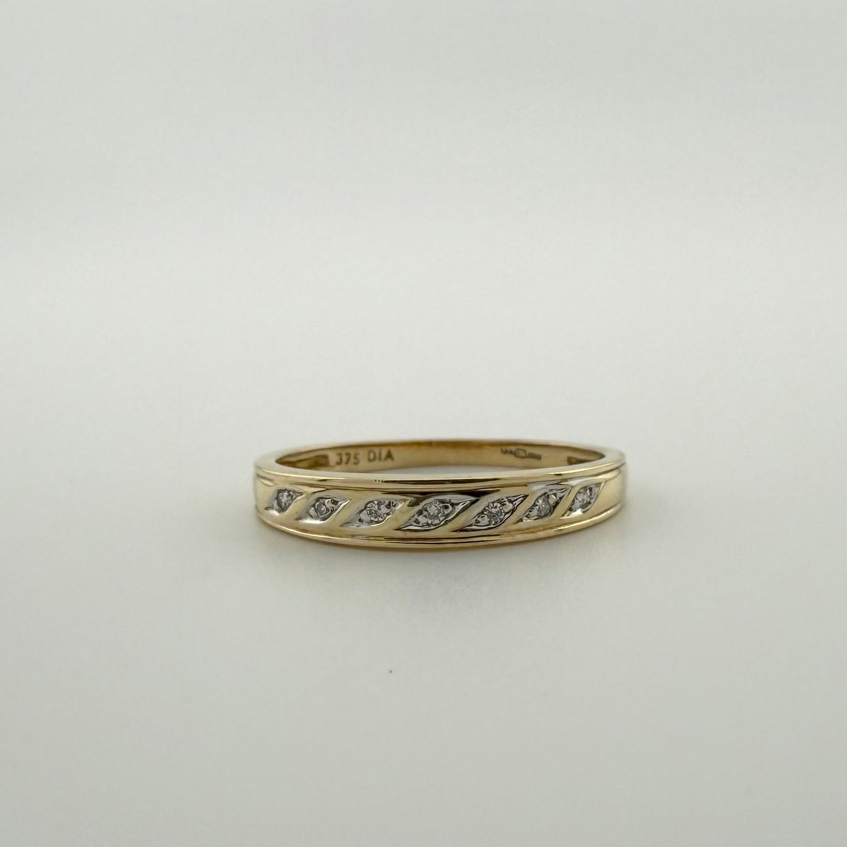 9ct Yellow Gold Diamond Band Ring - Size M