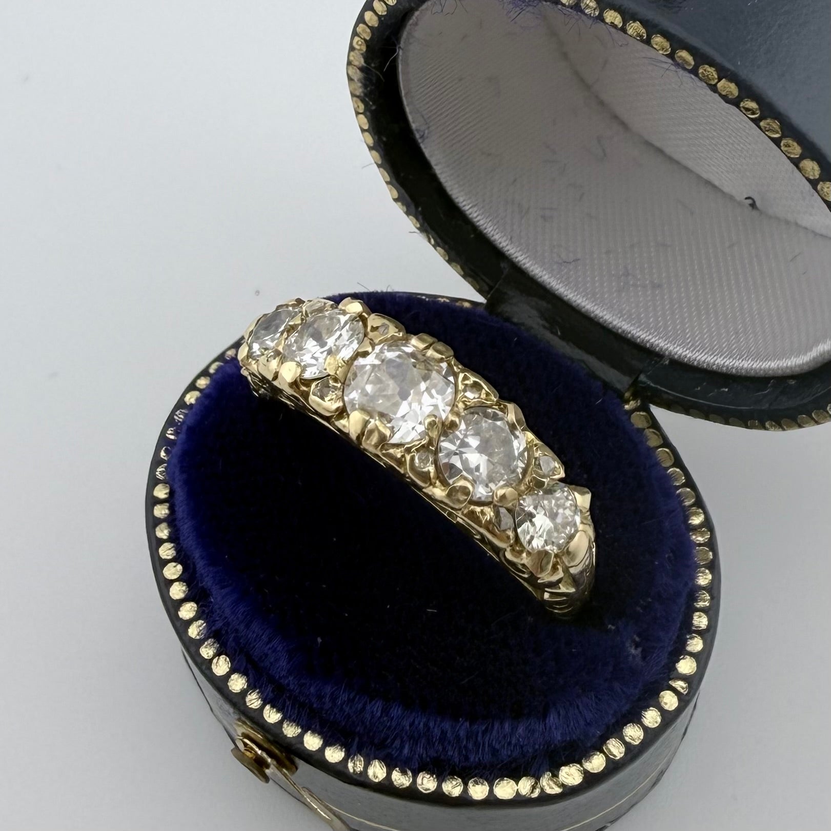 18ct Yellow Gold Antique Diamond Ring  approx. 1.5ct