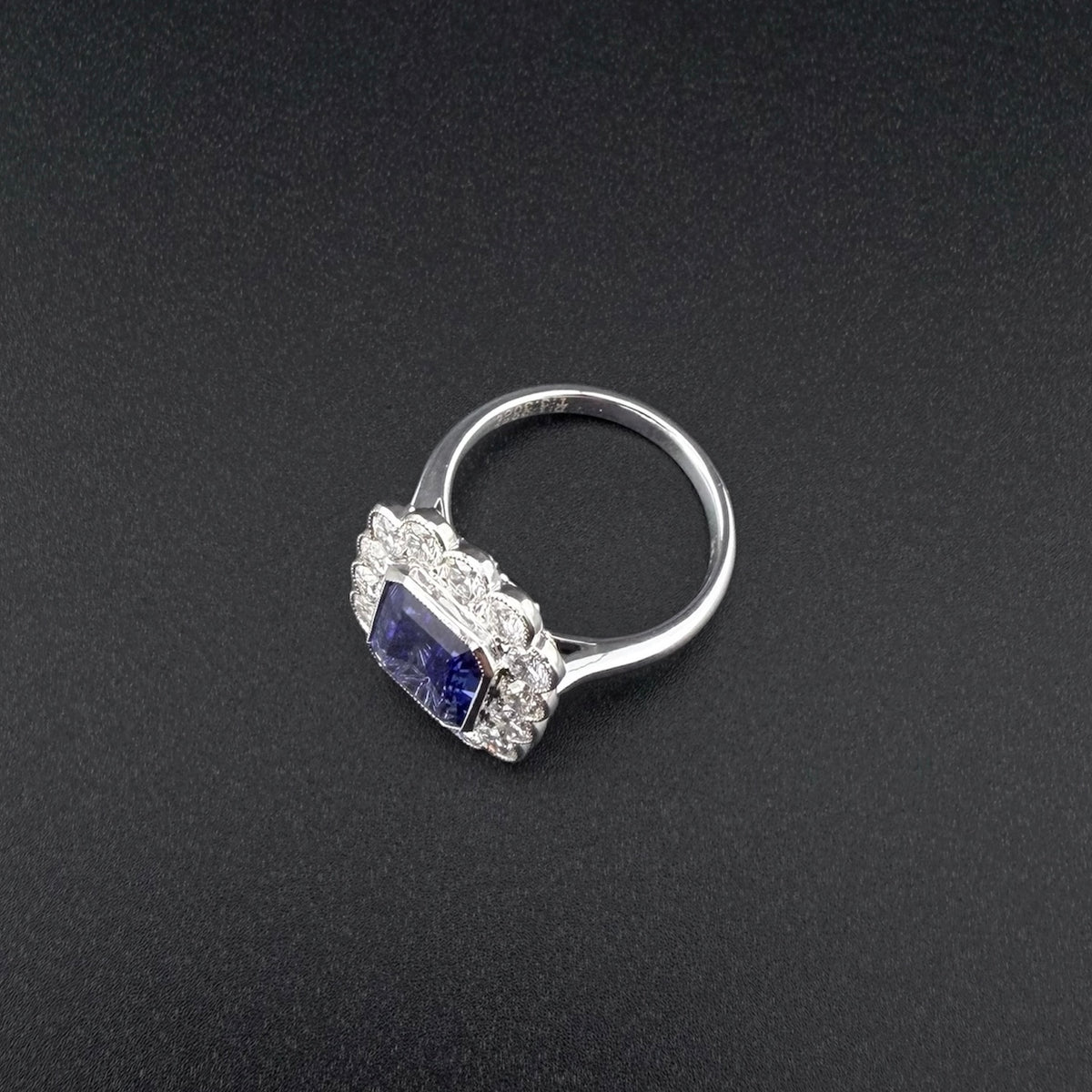18ct White Gold Natural Tanzanite & Diamond Ring - 3.30ct Tanzanite - Size L 1/2