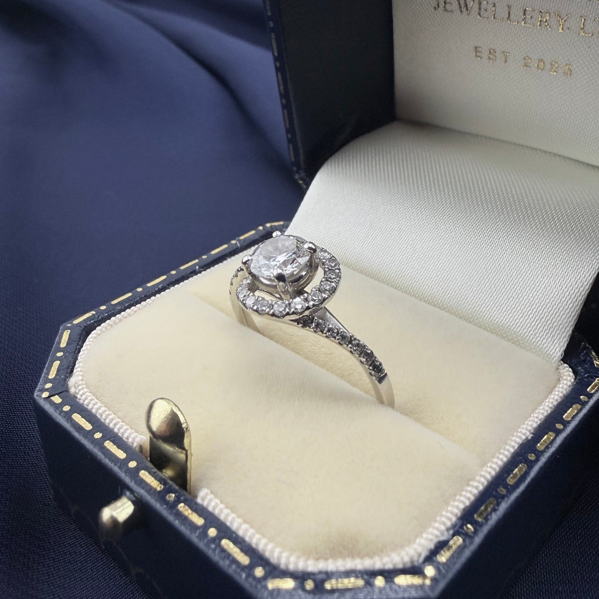 Platinum 0.70ct IGI-Certified Lab-Grown Diamond Twist Ring, E VS1