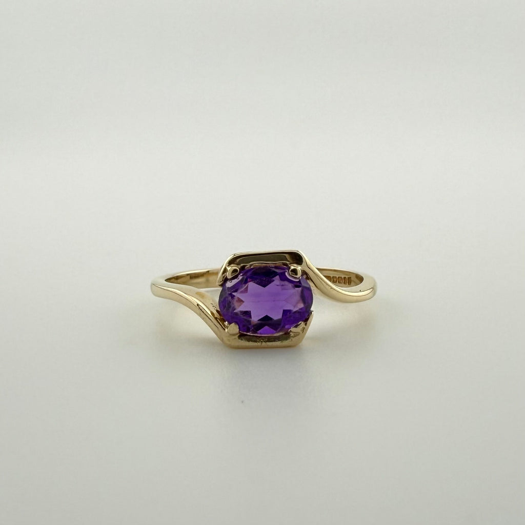 9ct Yellow Gold Oval Amethyst Ring - Size L 1/2