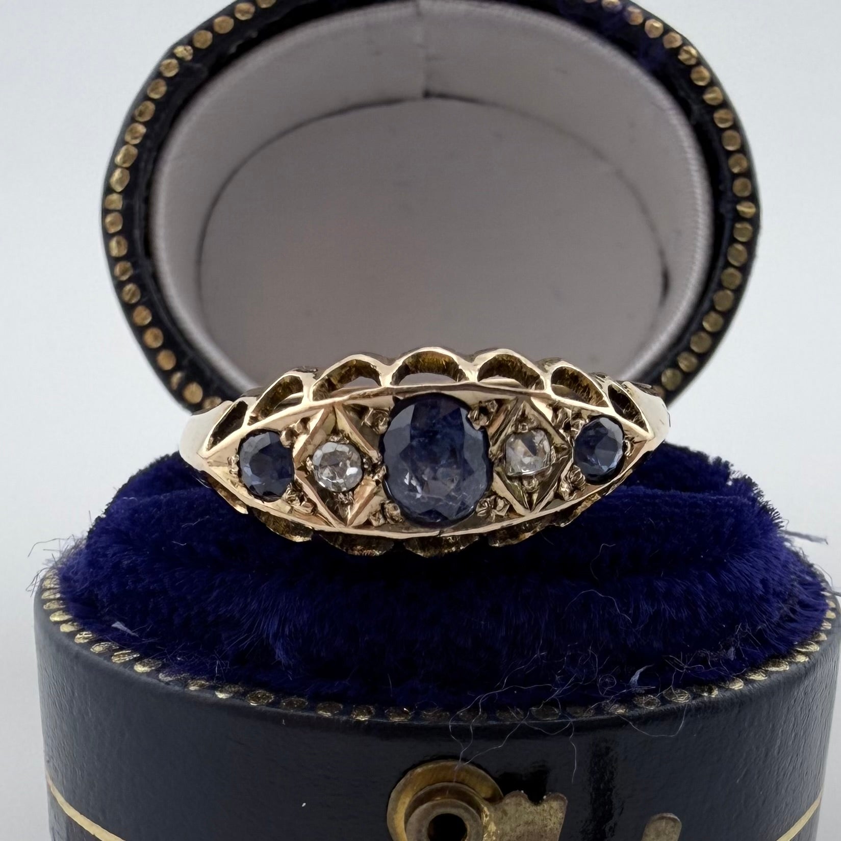 18ct Yellow Gold Antique Sapphire & Diamond Ring c.1863