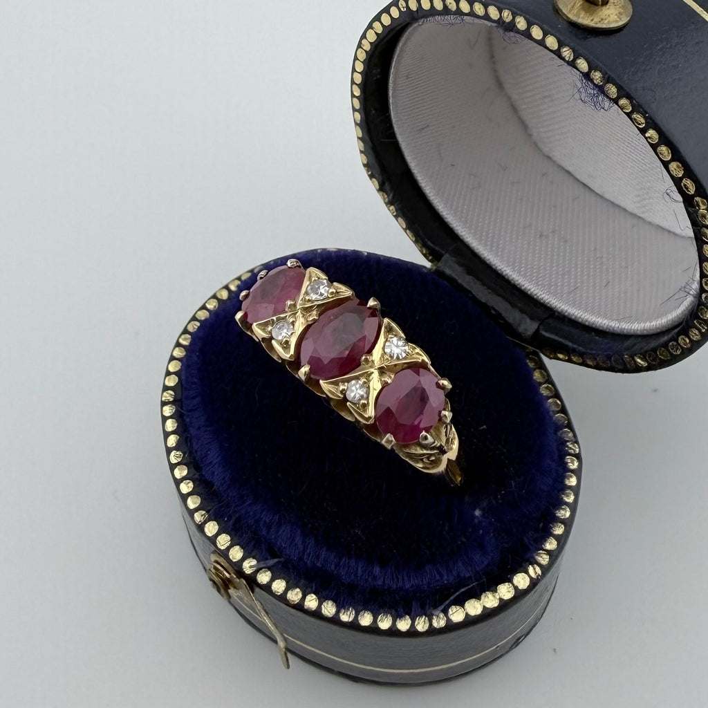 18ct Yellow Gold Antique Ruby & Diamond Ring c.Early 1900s