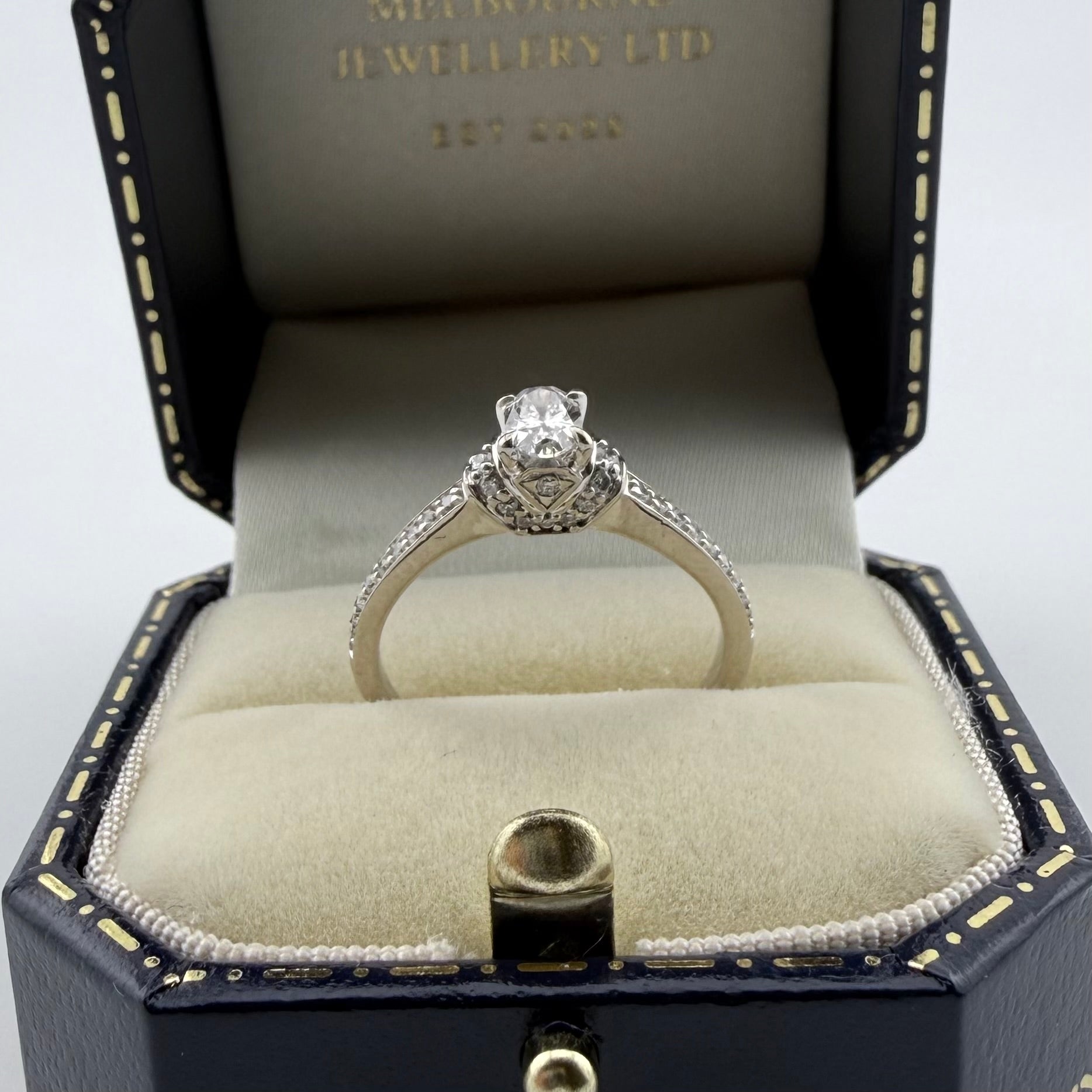 18ct White Gold Natural Diamond Ring - Size M 1/2