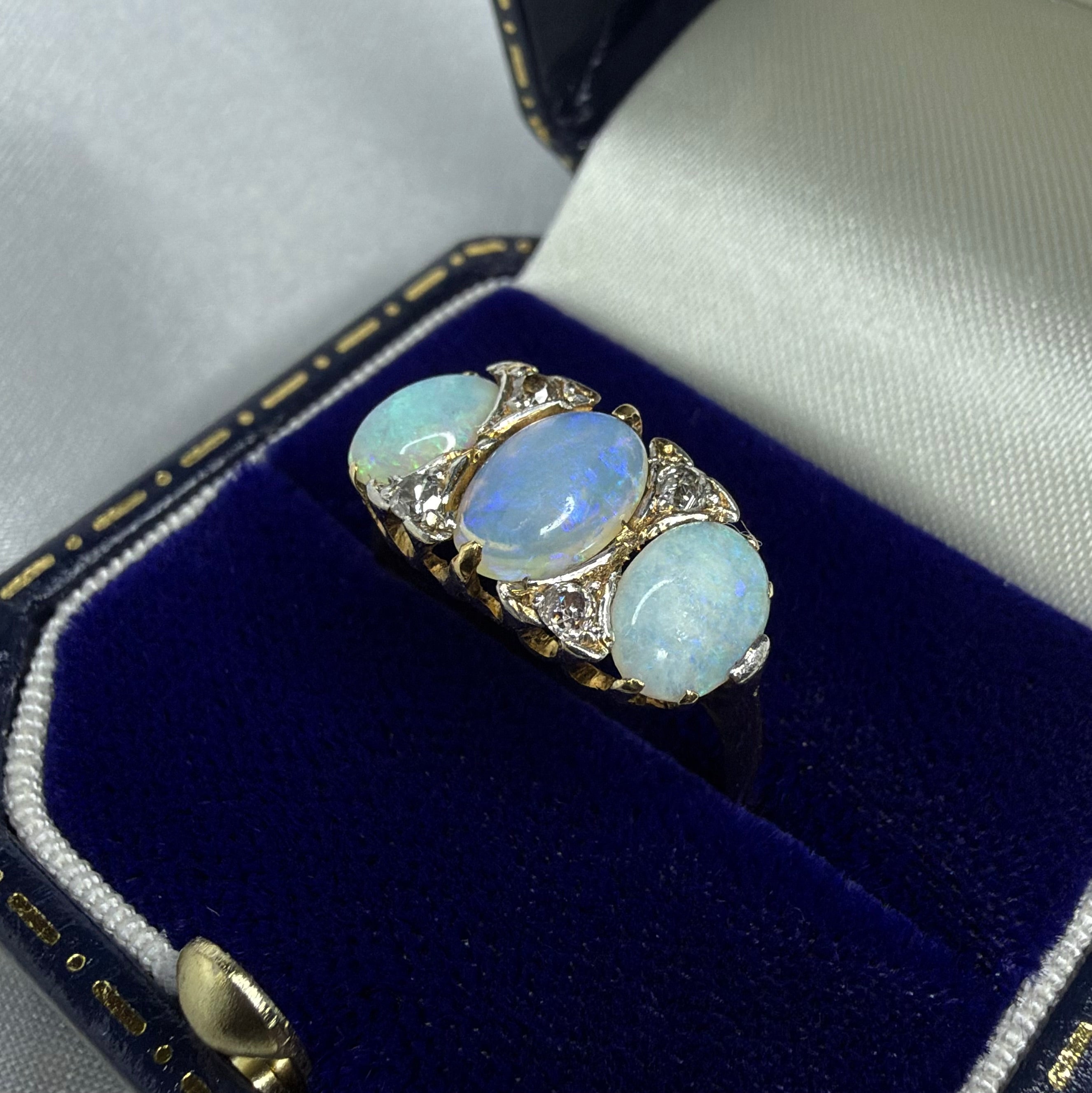 18ct gold Opal and Diamond Ring - Size O 1/2