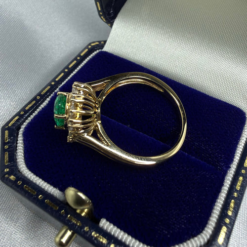 18ct gold Emerald and Diamond Daisy Ring - Size K 1/2