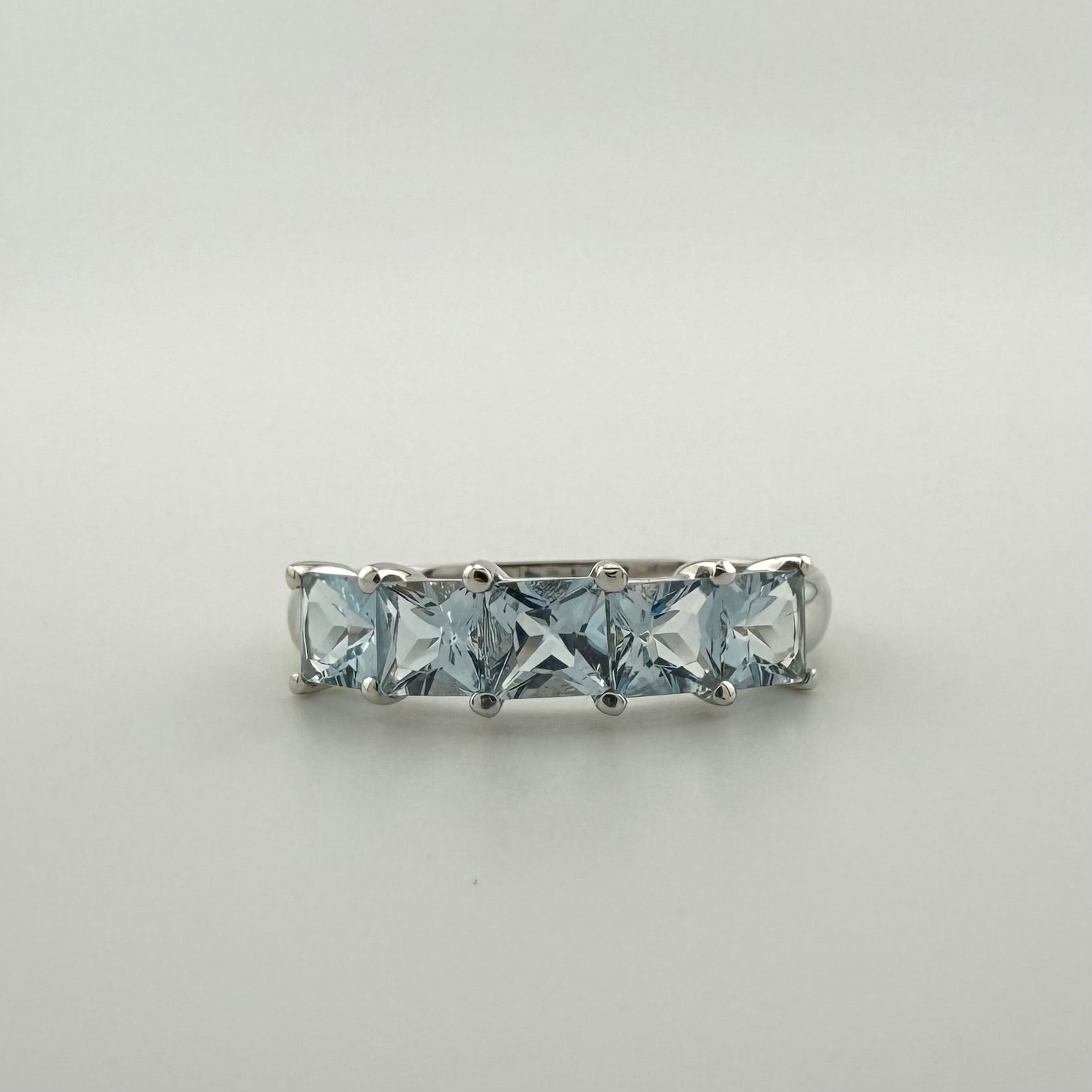 9ct White Gold Five-Stone Aquamarine Ring - Size Q