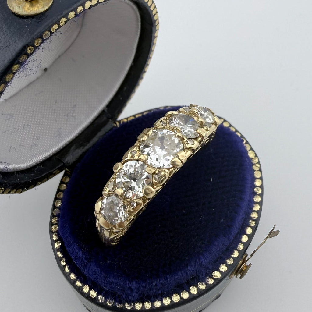 18ct Yellow Gold Antique Diamond Ring  approx. 1.5ct
