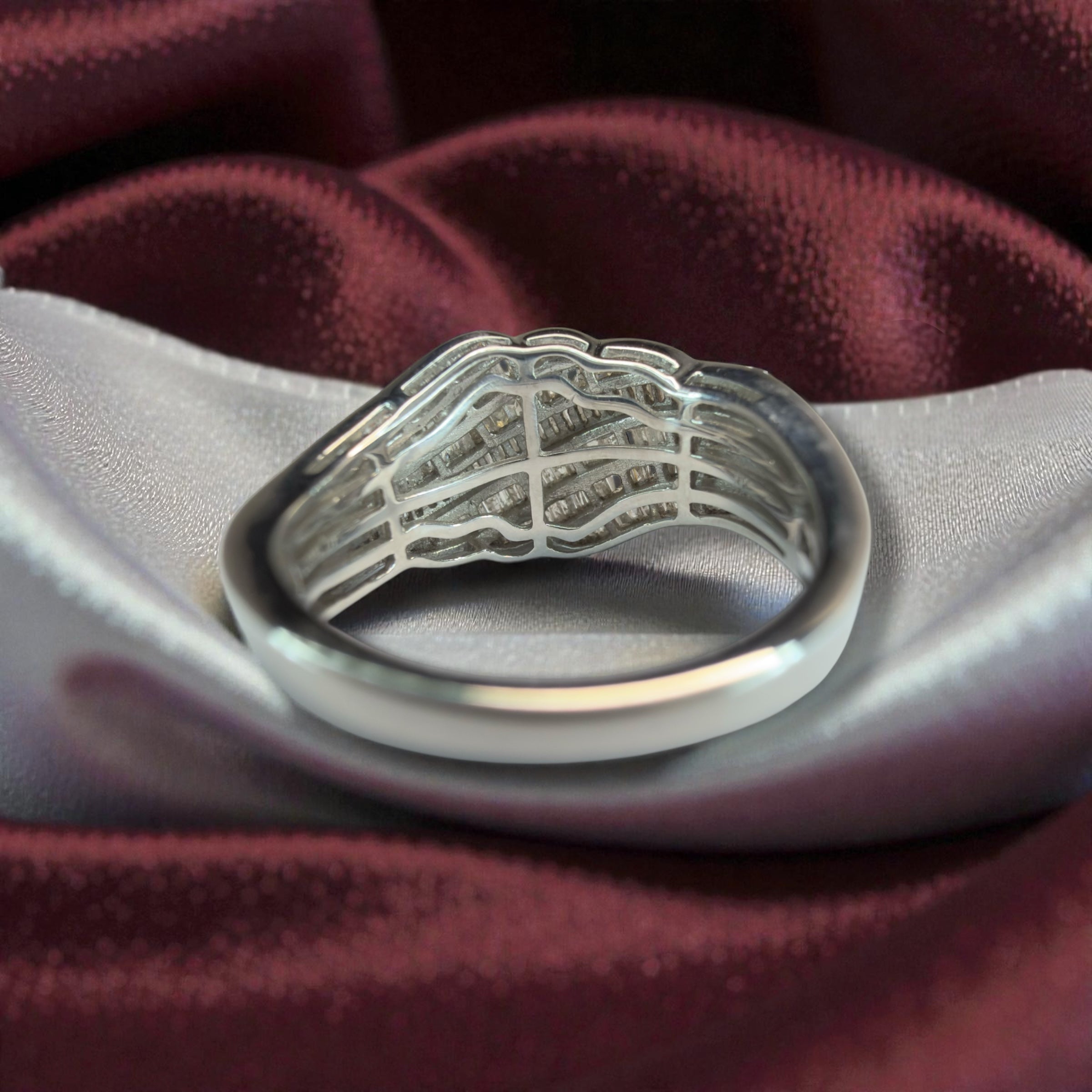 9K / 10K White Gold Diamond Dress Ring - Size P