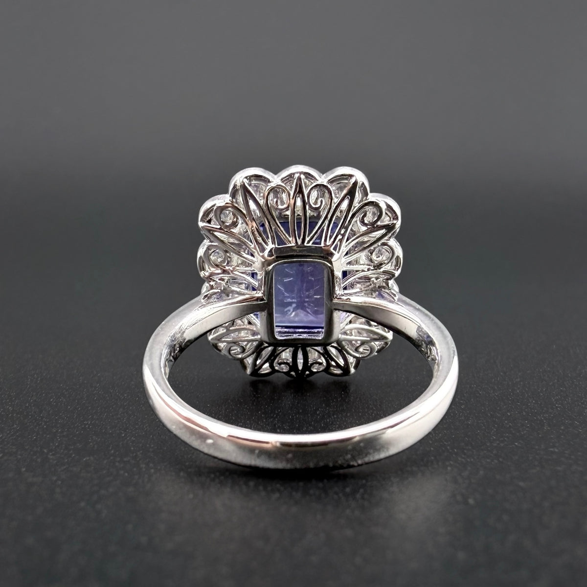 18ct White Gold Natural Tanzanite & Diamond Ring - 3.30ct Tanzanite - Size L 1/2