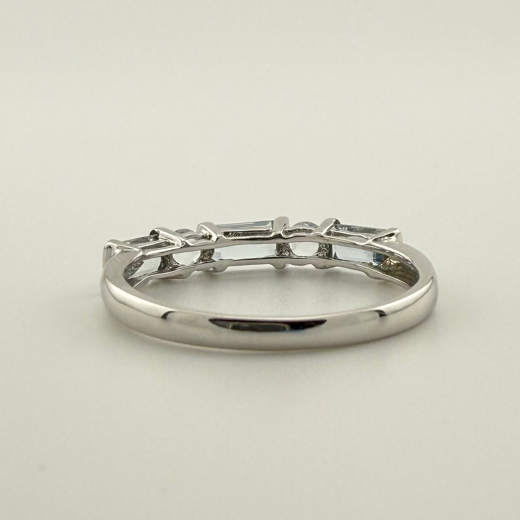 9ct White Gold Aquamarine Multi-Stone Ring - Size P 1/2