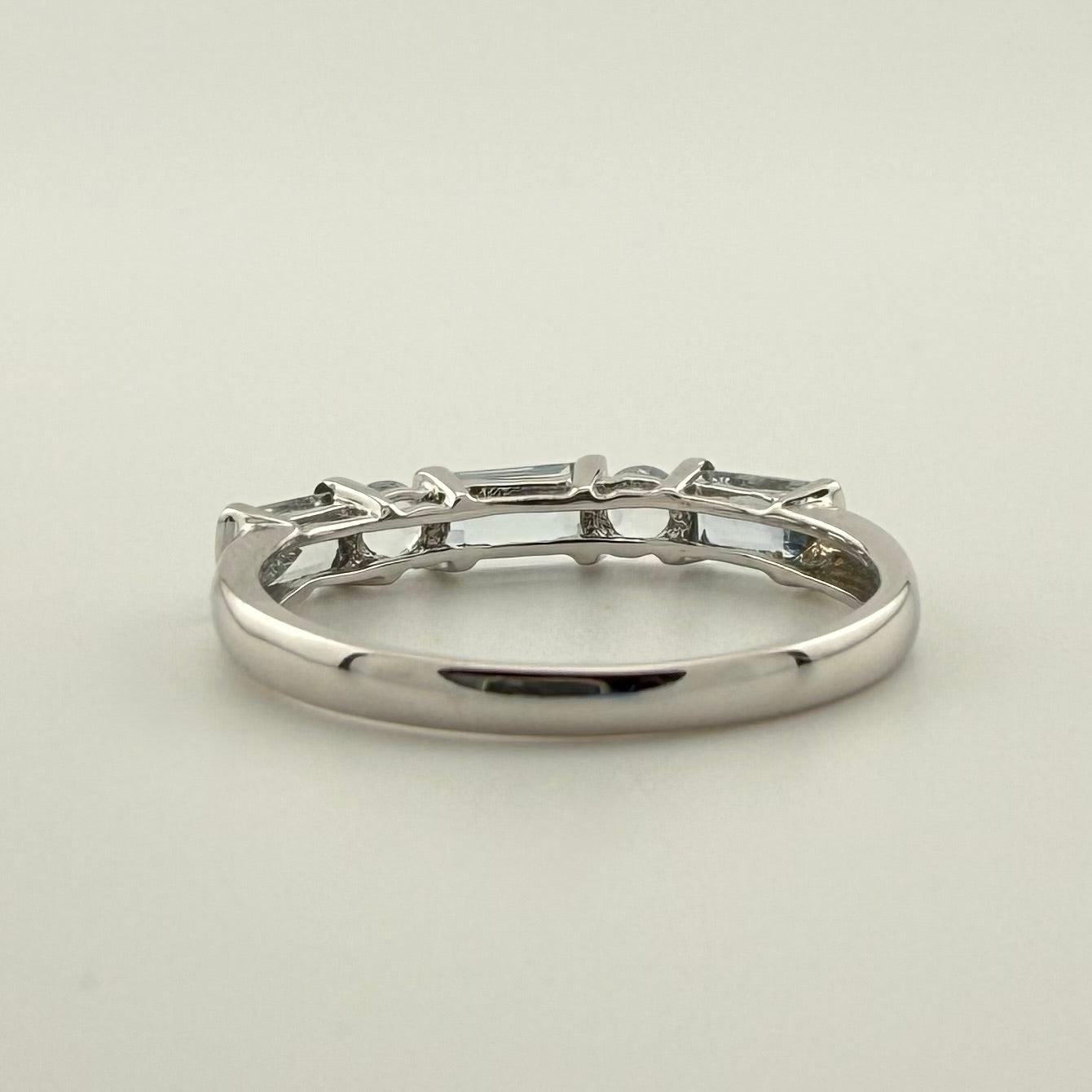 9ct White Gold Aquamarine Multi-Stone Ring - Size P 1/2