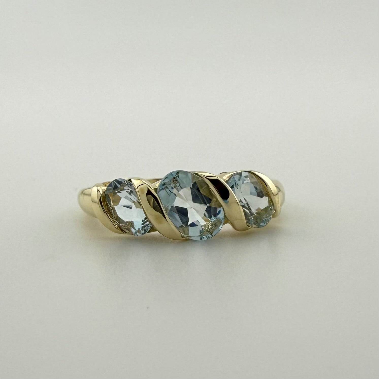 9ct Yellow Gold Triple Oval Aquamarine Ring - Size P