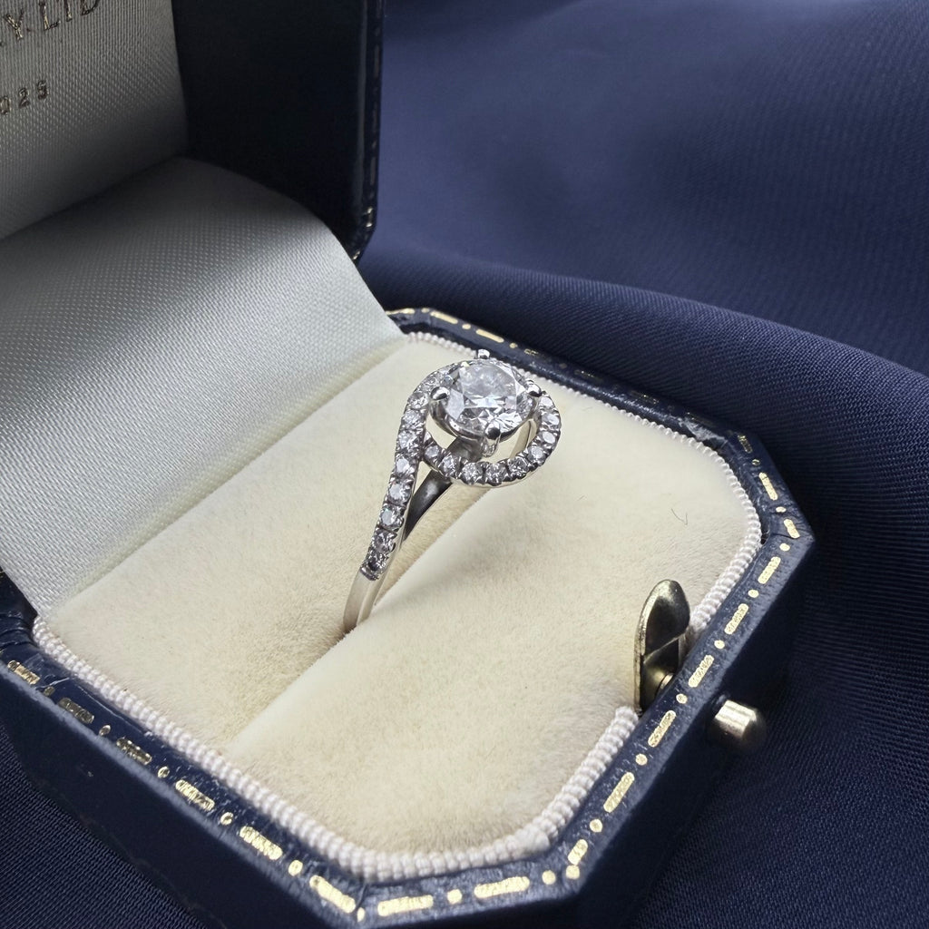 Platinum 0.70ct IGI-Certified Lab-Grown Diamond Twist Ring, E VS1