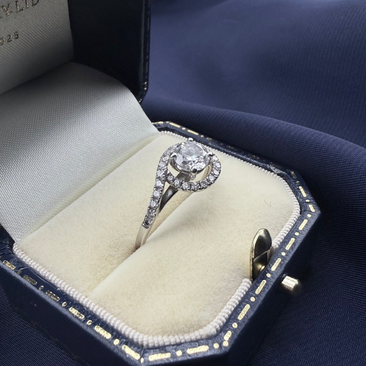 Platinum 0.70ct IGI-Certified Lab-Grown Diamond Twist Ring, E VS1