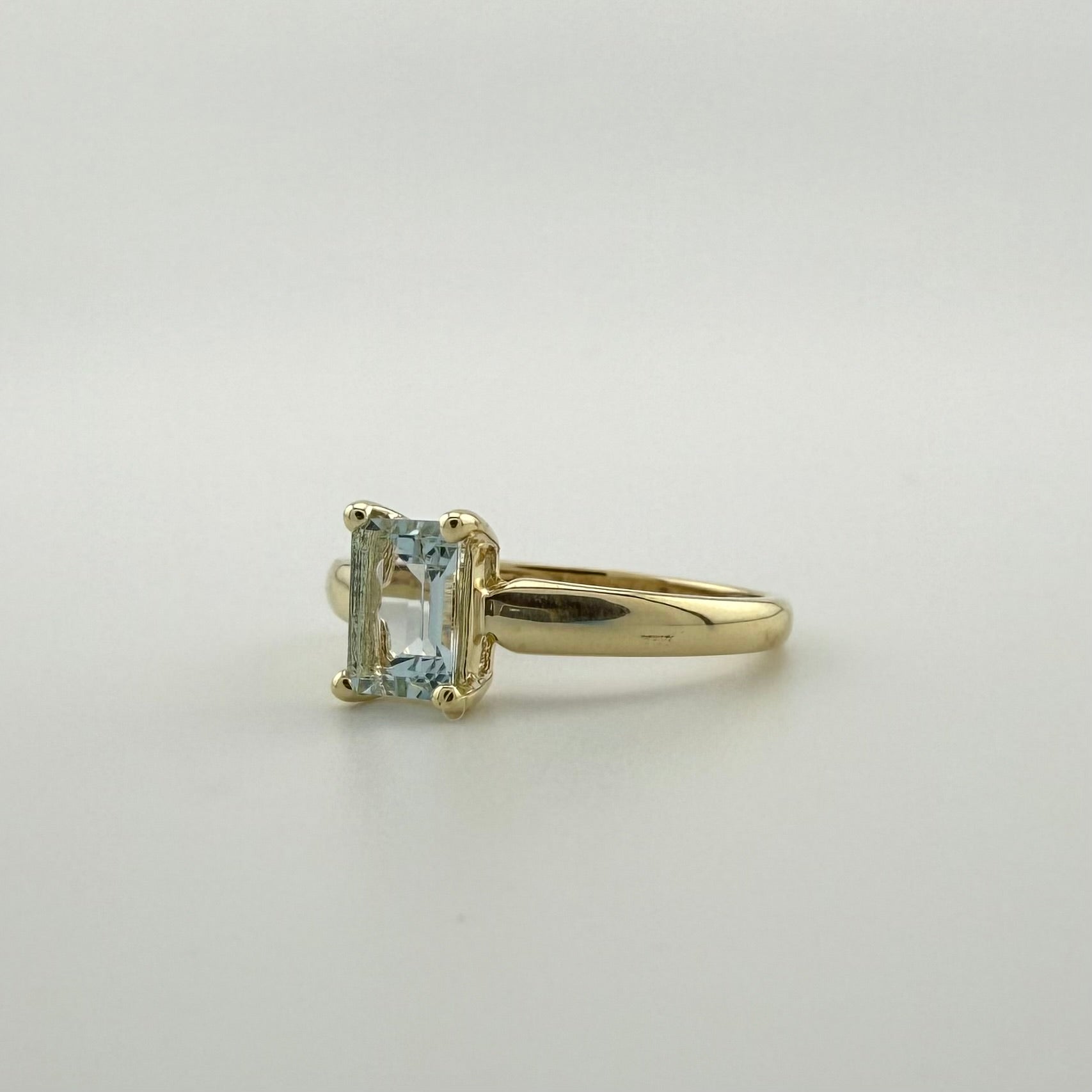9ct Yellow Gold Emerald-Cut Aquamarine Solitaire Ring - Size P