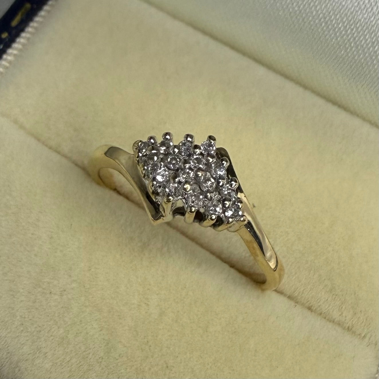 9ct Diamond Ring - Size I 1/2