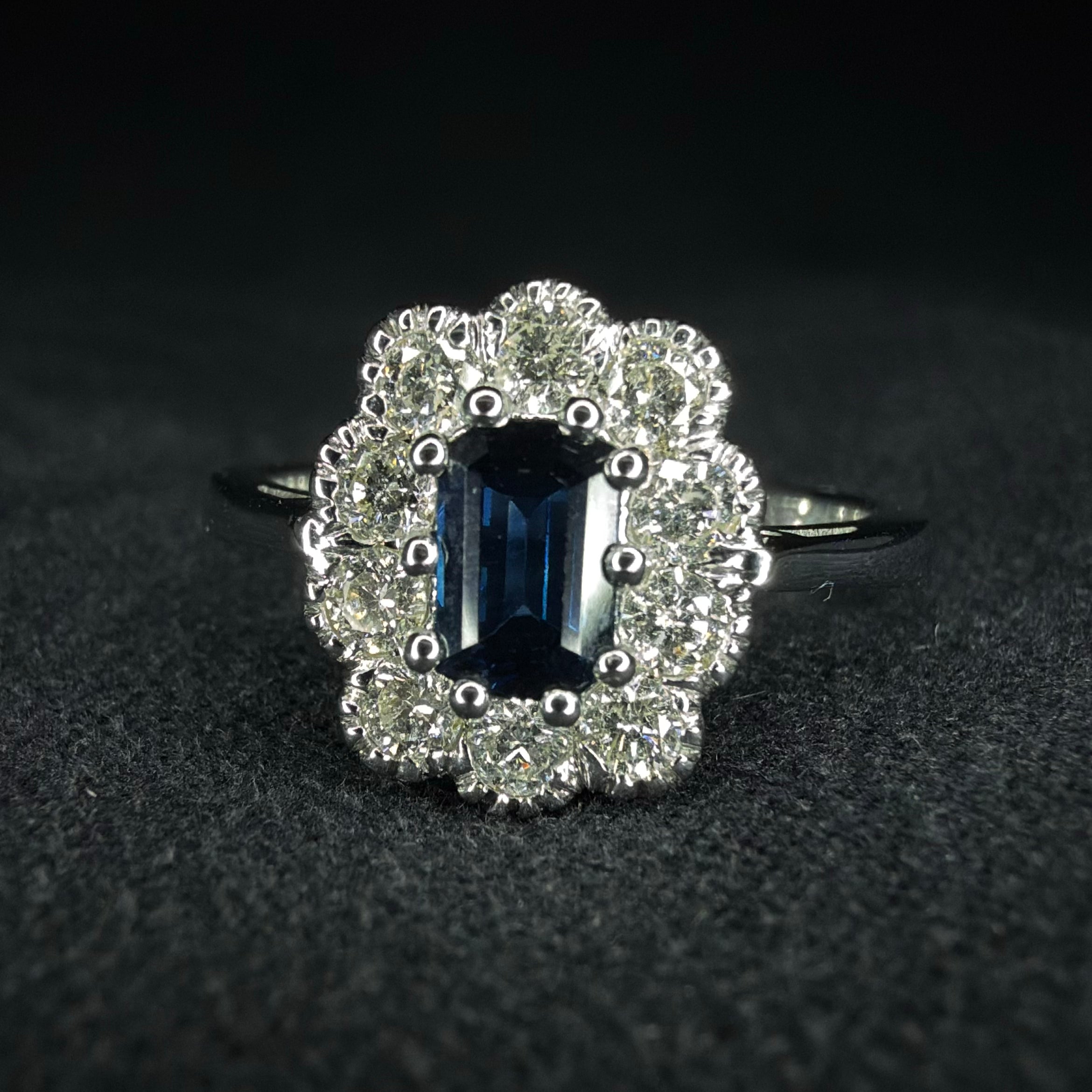 18ct White Gold Sapphire and Diamond Ring - Size M