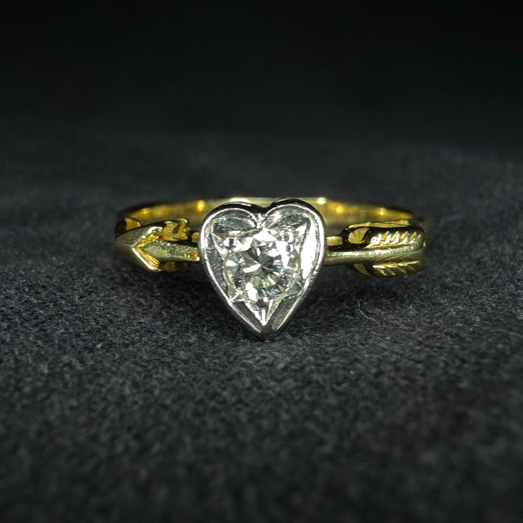 18ct Diamond heart and arrow ring - Size O