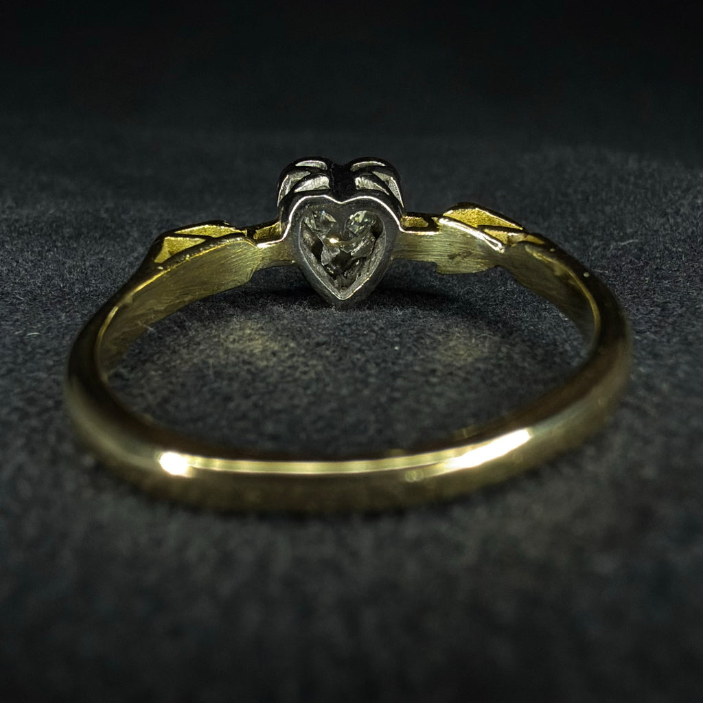 18ct Diamond heart and arrow ring - Size O