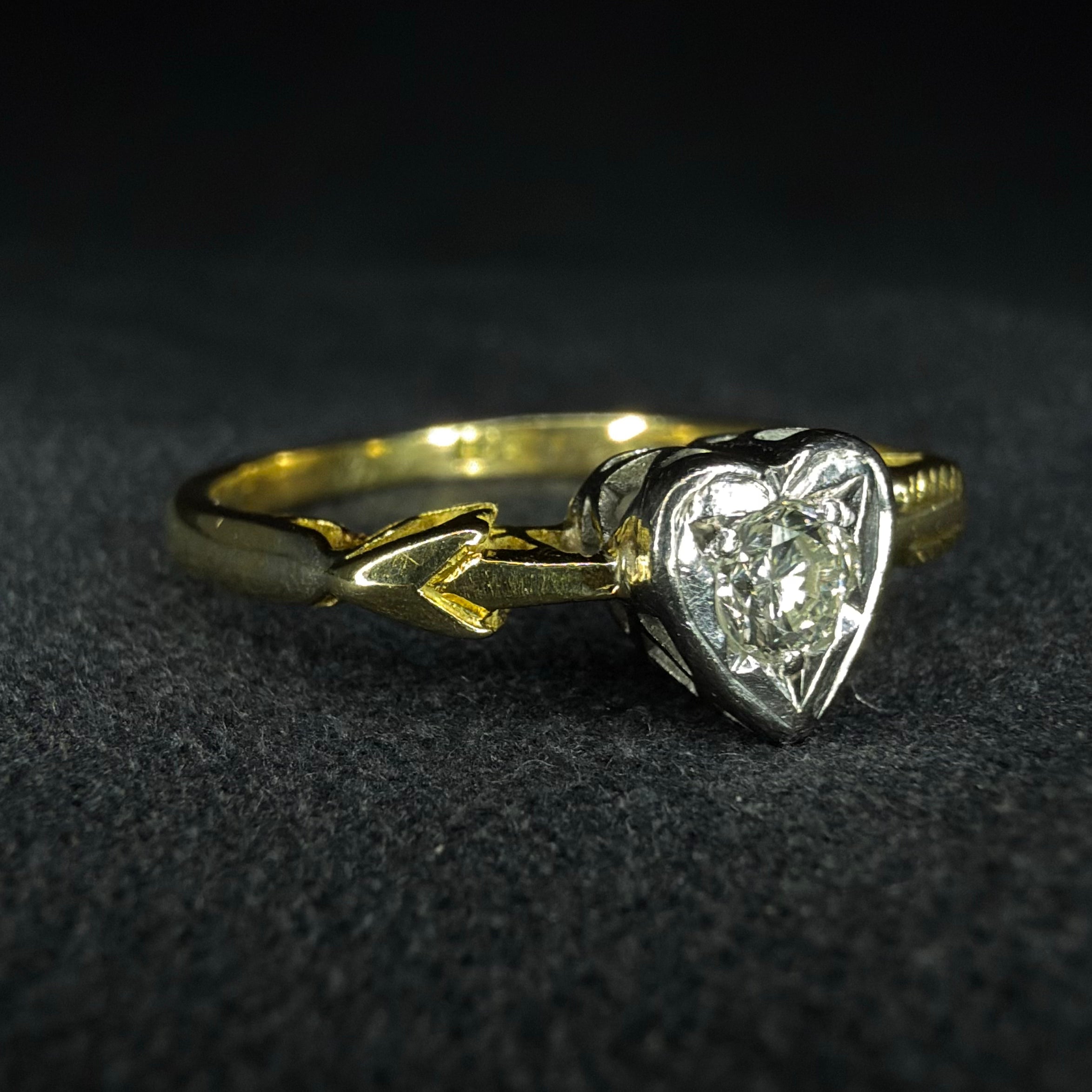 18ct Diamond heart and arrow ring - Size O