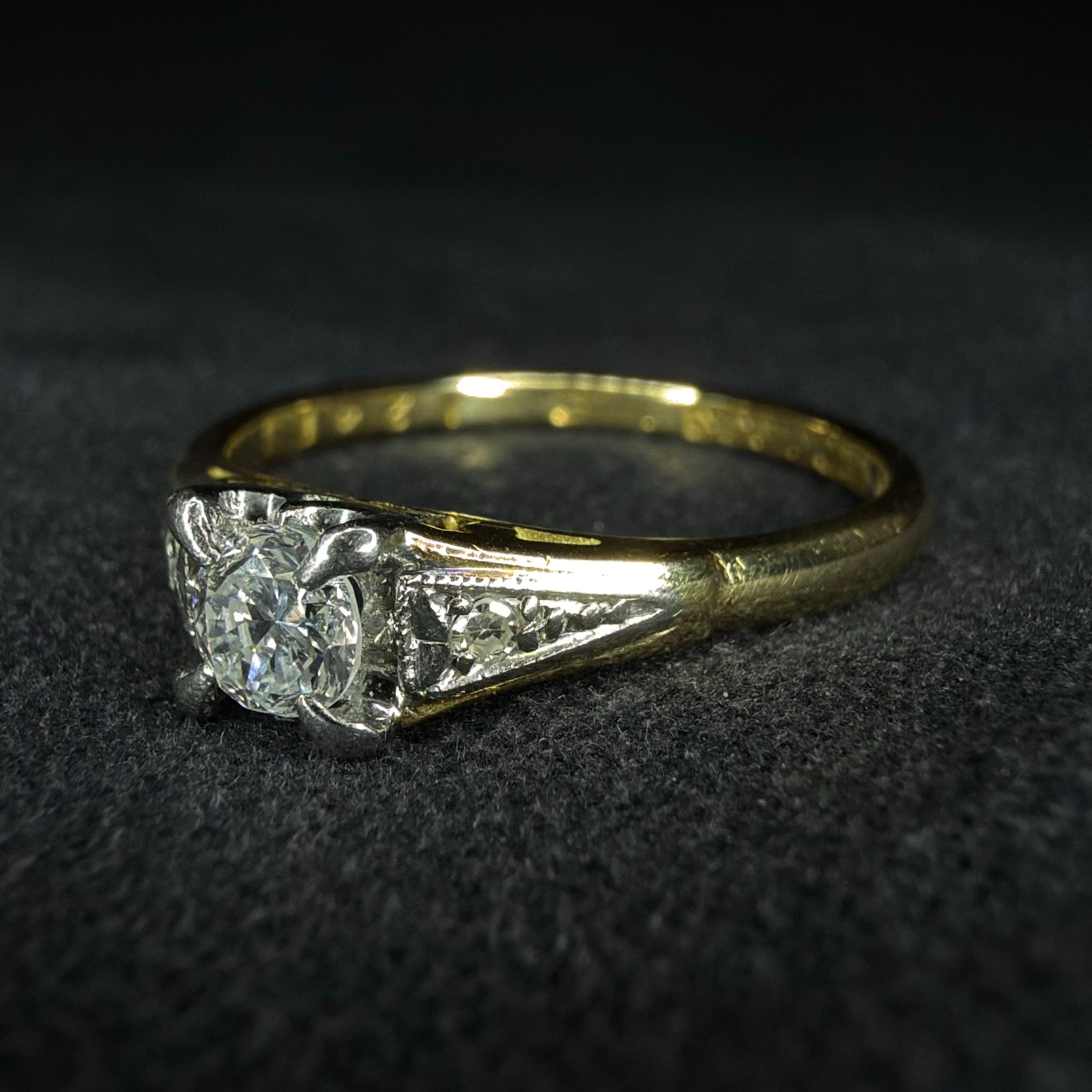 18ct Diamond Diamond Solitaire - Size N 1/2