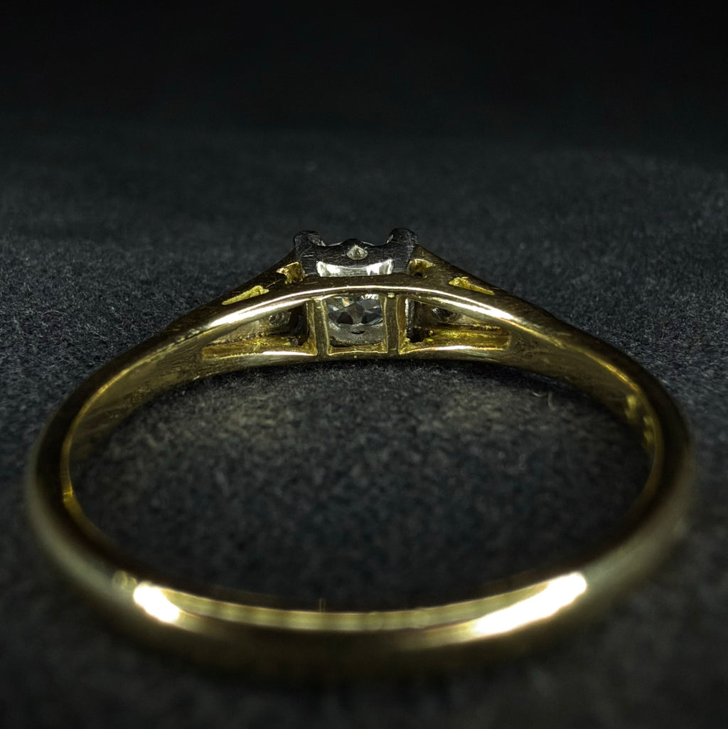 18ct Diamond Diamond Solitaire - Size N 1/2