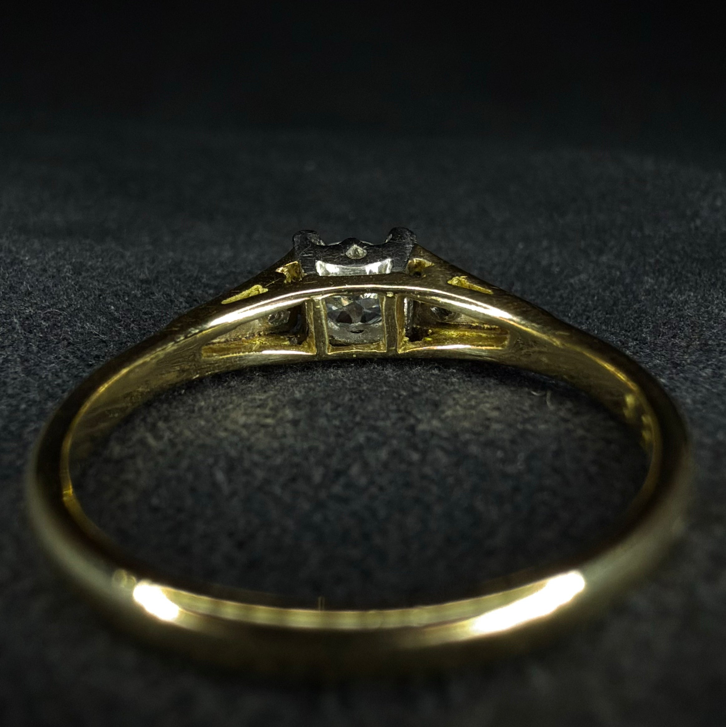 18ct Diamond Diamond Solitaire - Size N 1/2