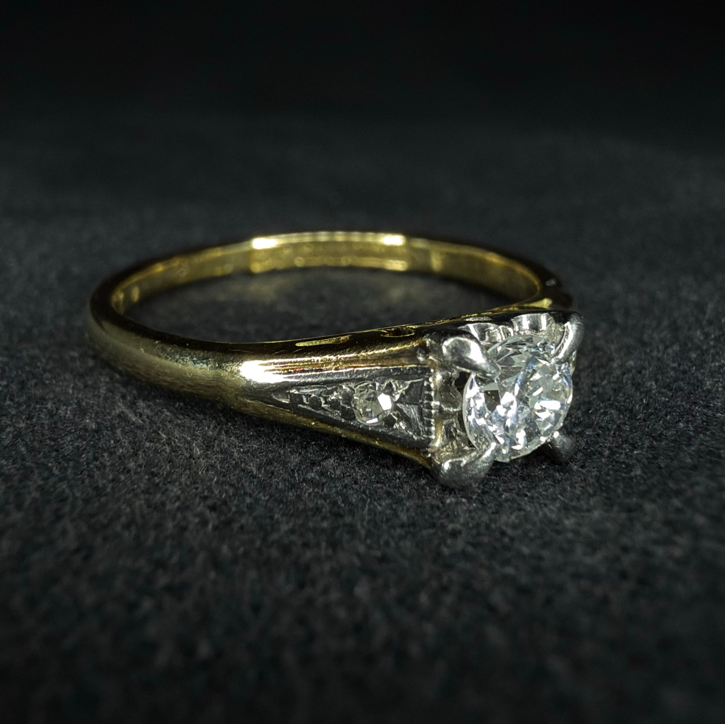 18ct Diamond Diamond Solitaire - Size N 1/2