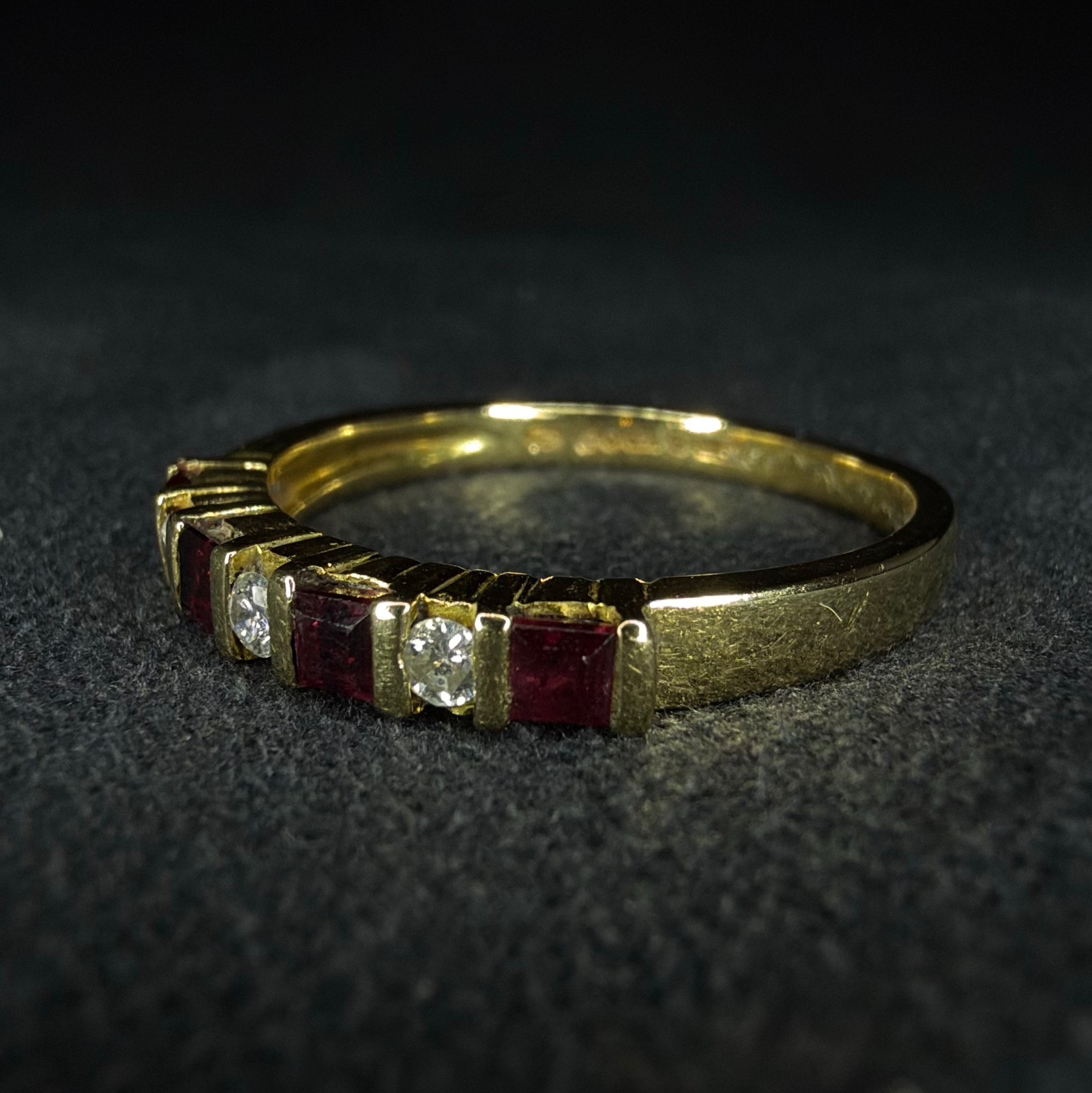 18ct gold vintage ruby and diamond band - Size O 1/2