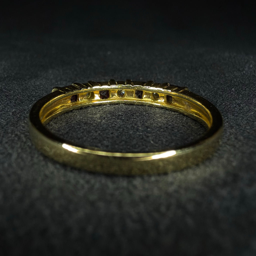 18ct gold vintage ruby and diamond band - Size O 1/2