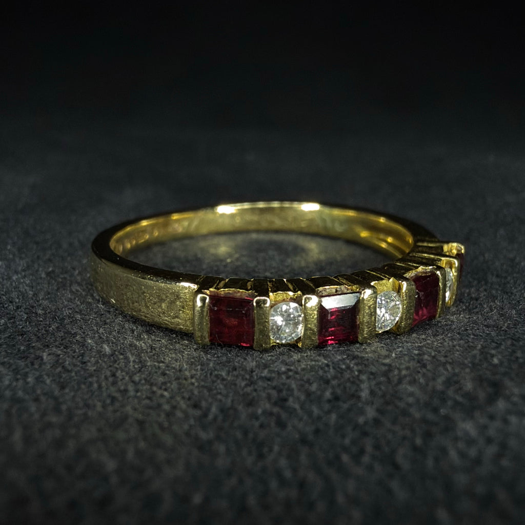 18ct gold vintage ruby and diamond band - Size O 1/2