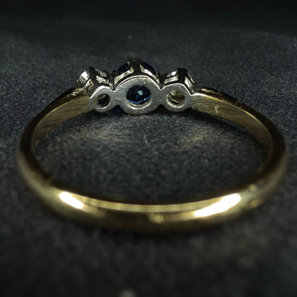 18ct Gold Sapphire and Diamond Trilogy Ring - Size P